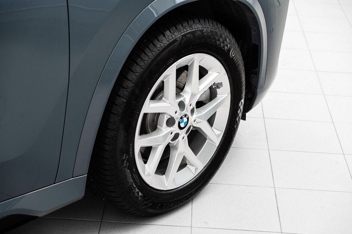 BMW iX1