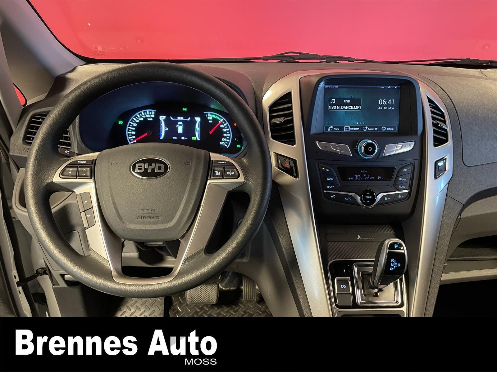 BYD T3