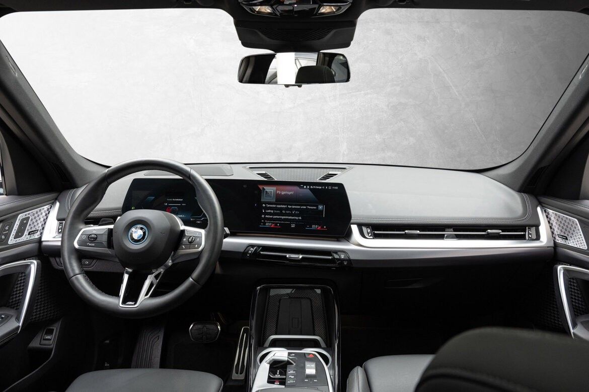 BMW iX1