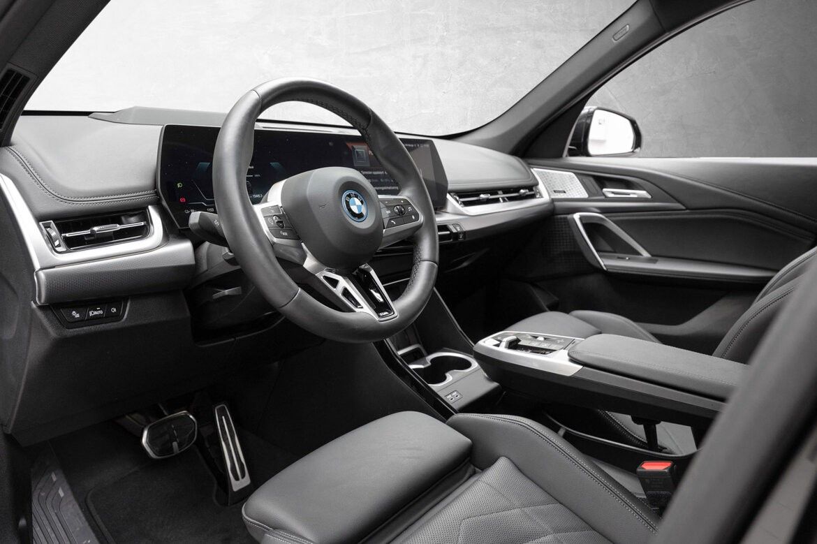 BMW iX1