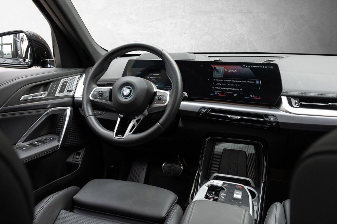 BMW iX1