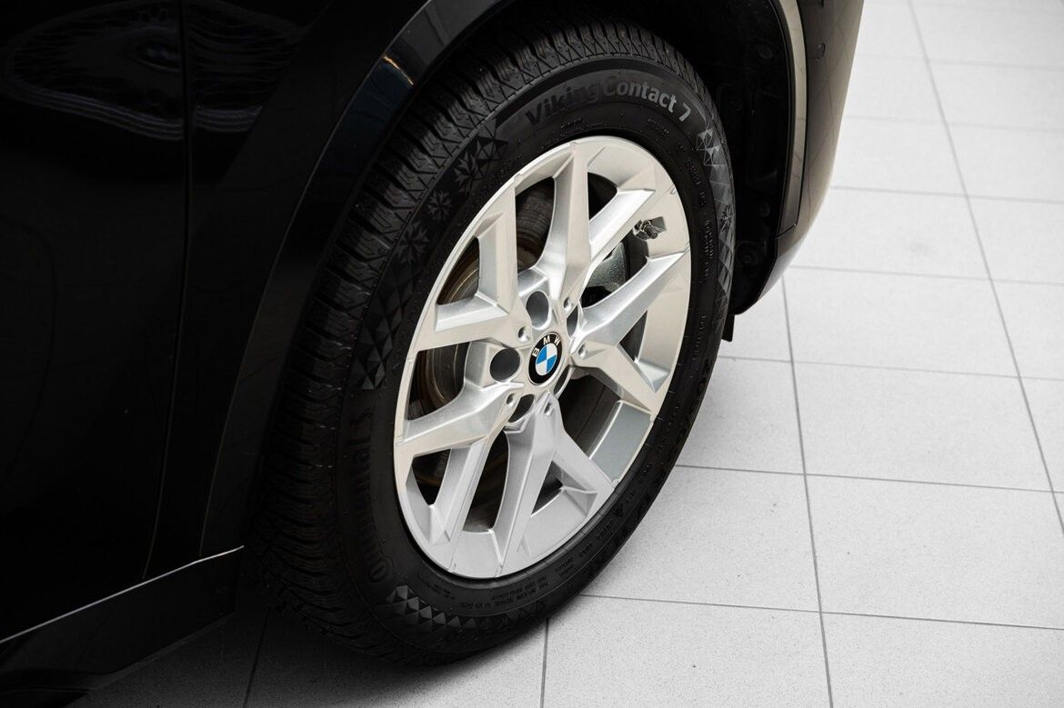 BMW iX1