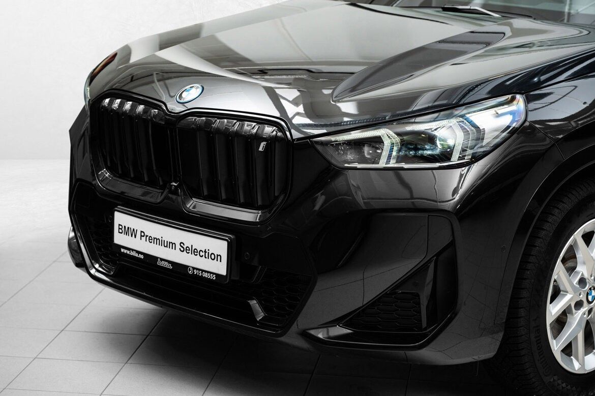BMW iX1