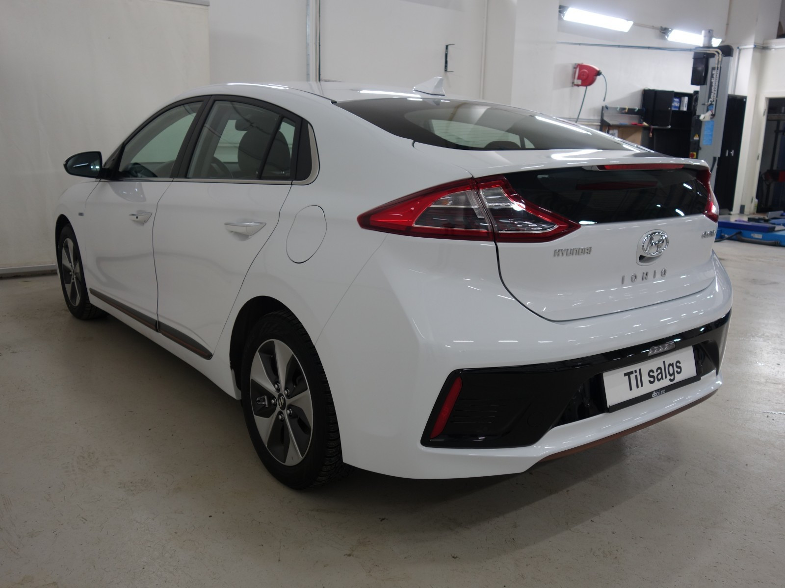 Hyundai IONIQ