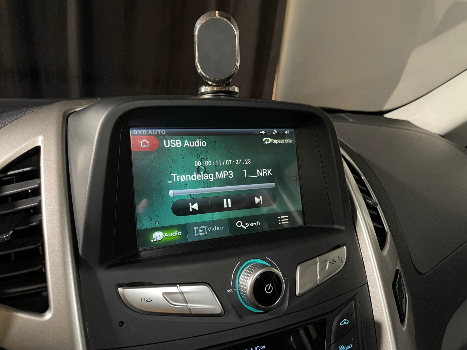 BYD T3