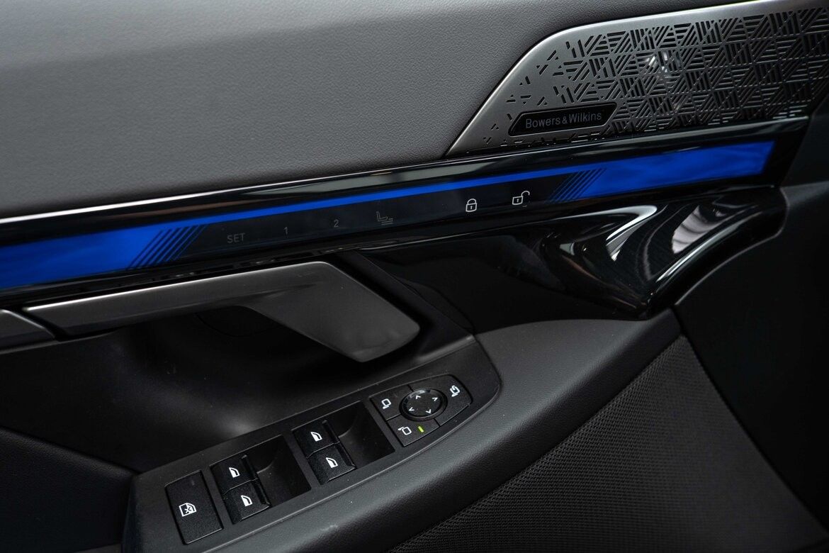 BMW i5 M60