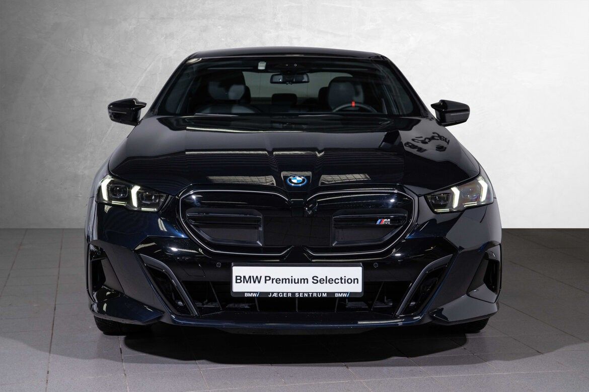 BMW i5 M60