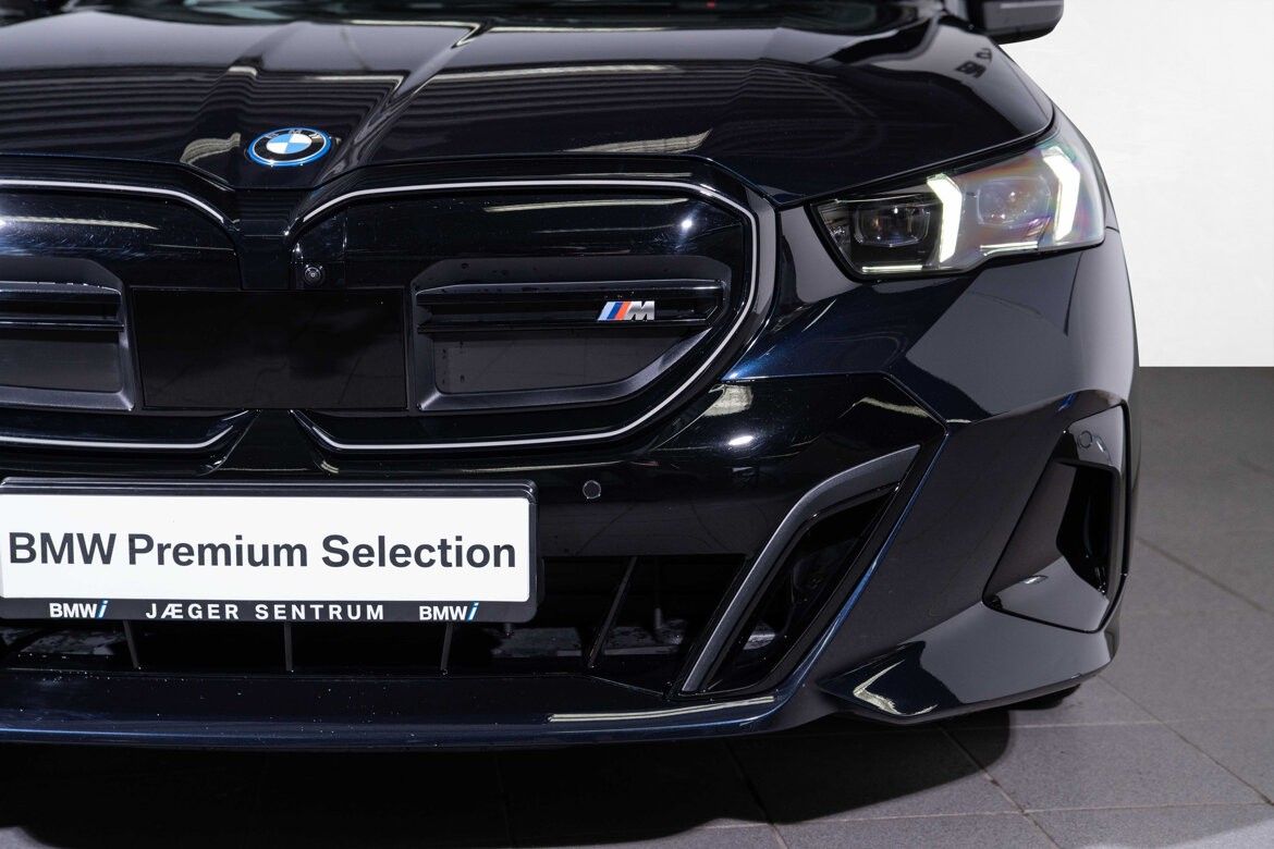 BMW i5 M60