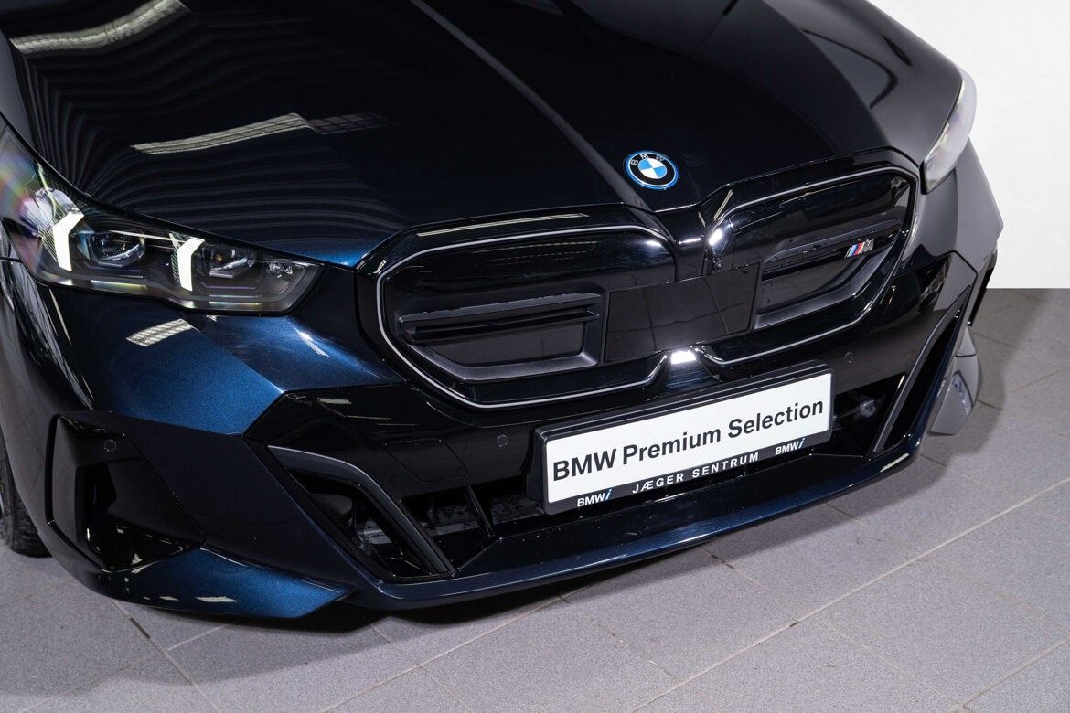 BMW i5 M60