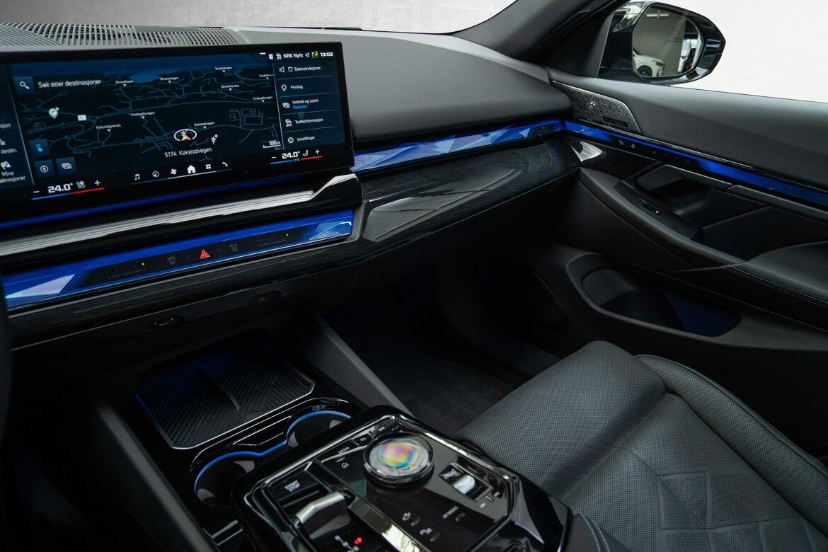 BMW i5 M60