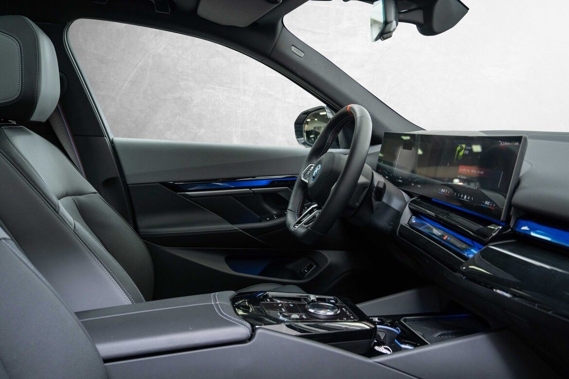 BMW i5 M60
