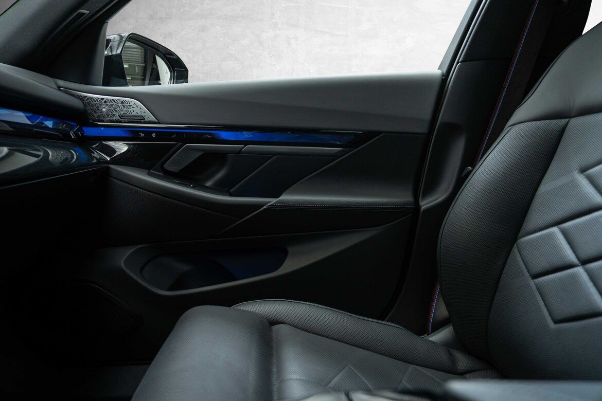 BMW i5 M60