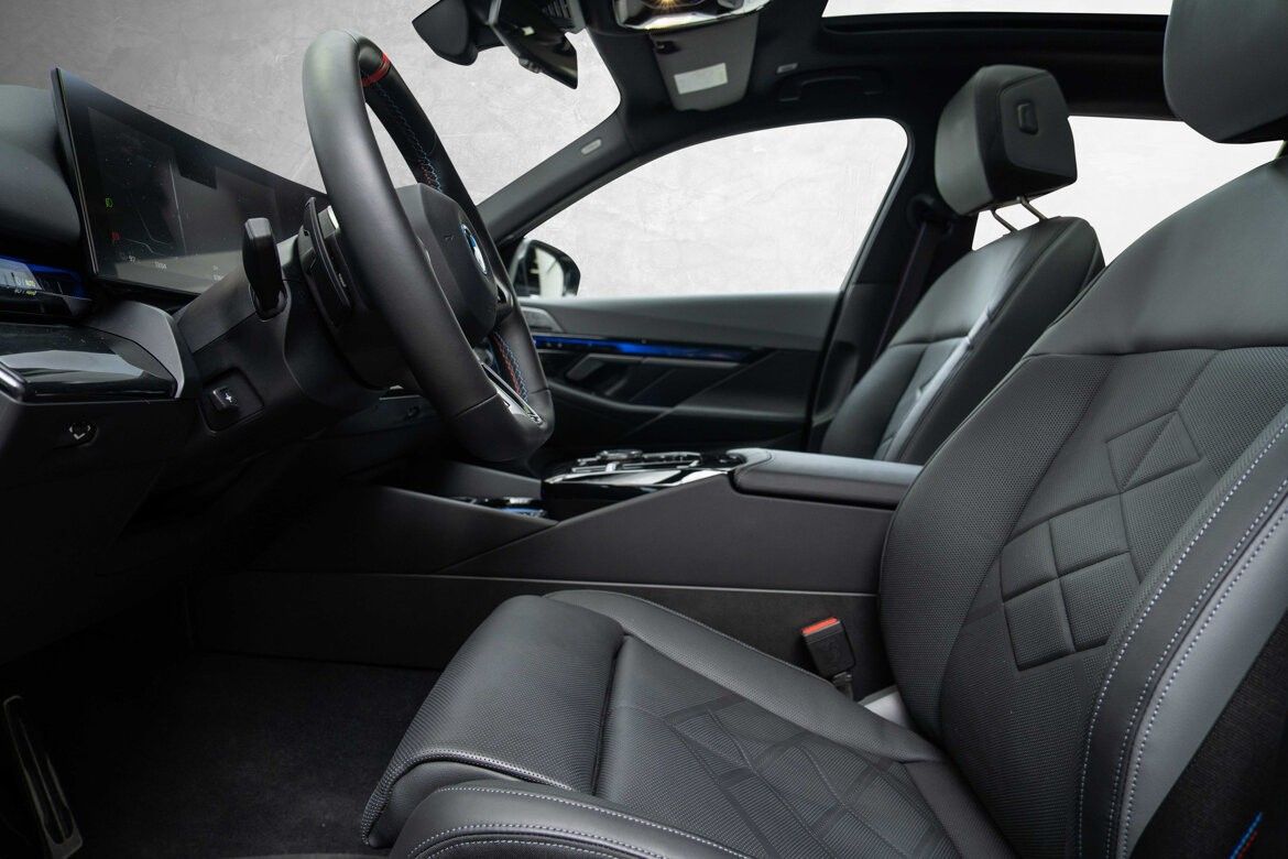 BMW i5 M60