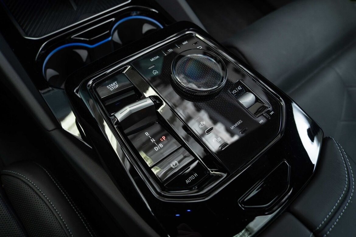 BMW i5 M60