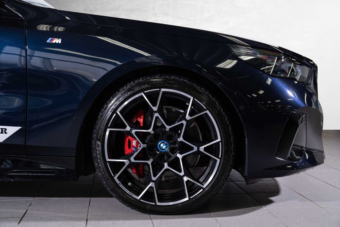 BMW i5 M60