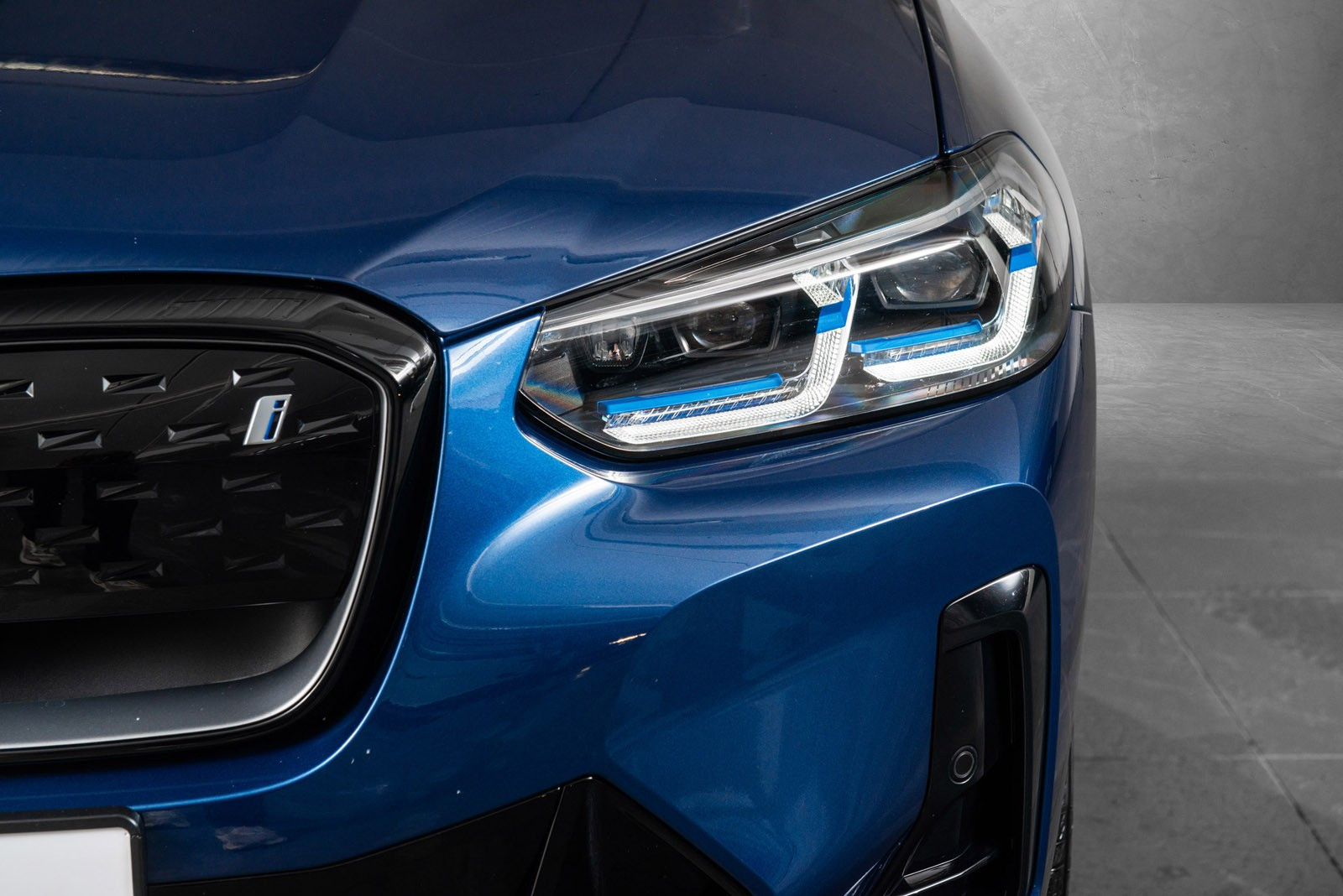 BMW iX3