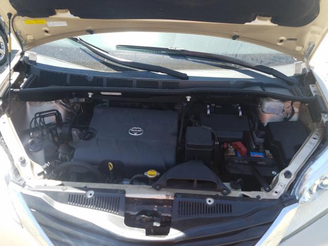Toyota Sienna LE 2014