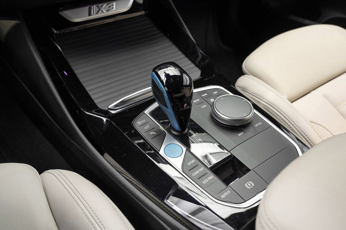 BMW iX3