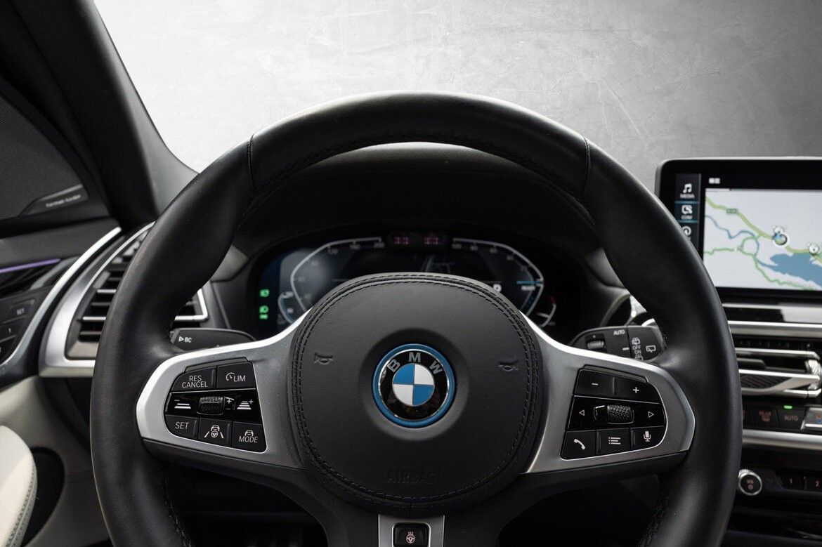 BMW iX3