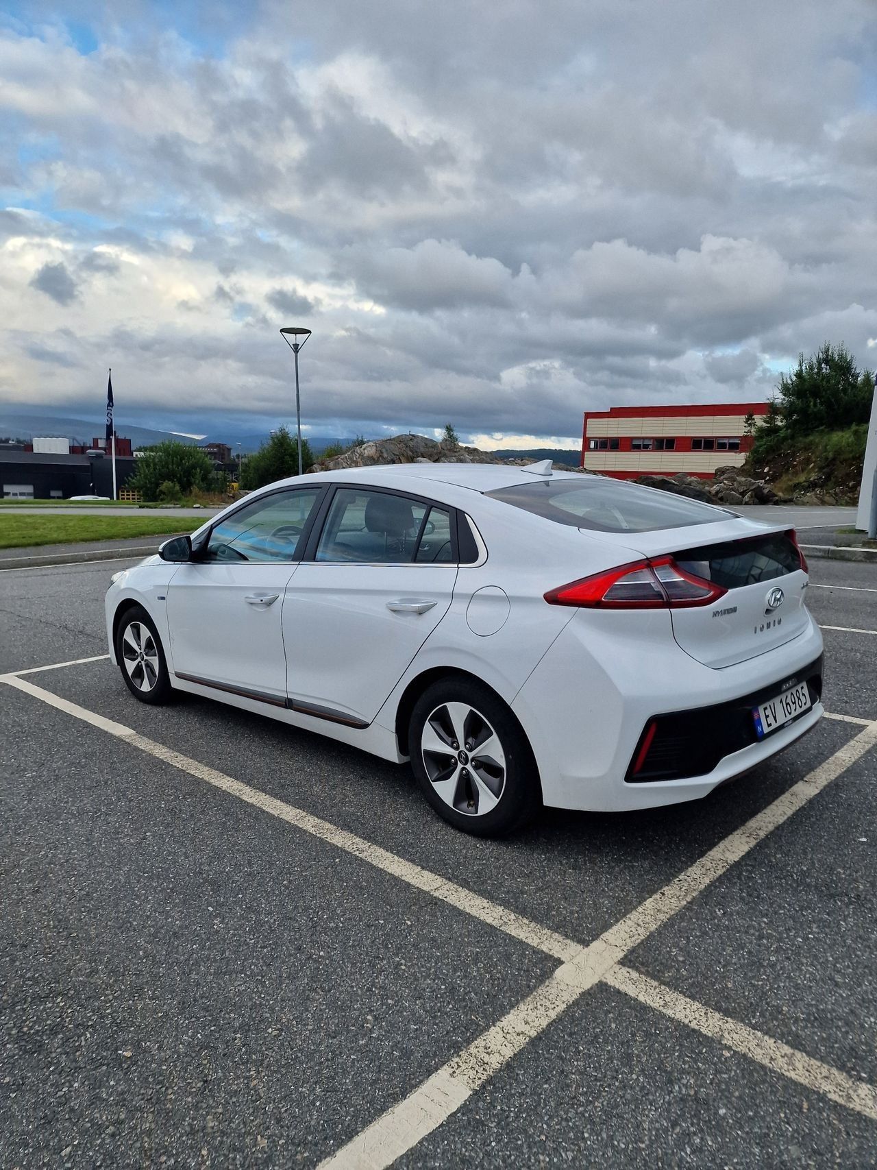 Hyundai IONIQ