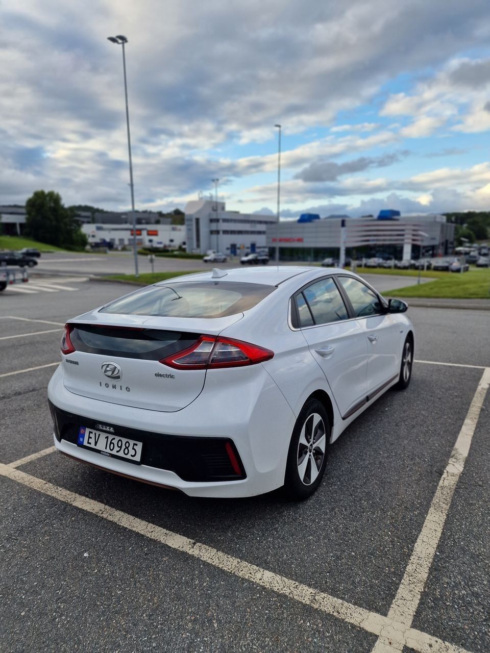 Hyundai IONIQ