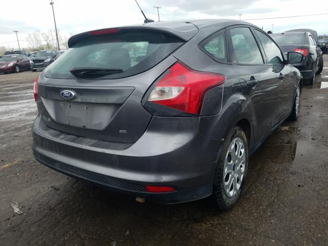 Ford Focus SE 2012