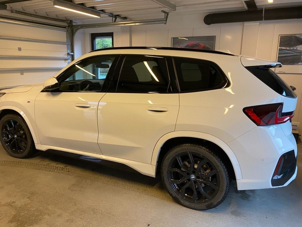 BMW iX1