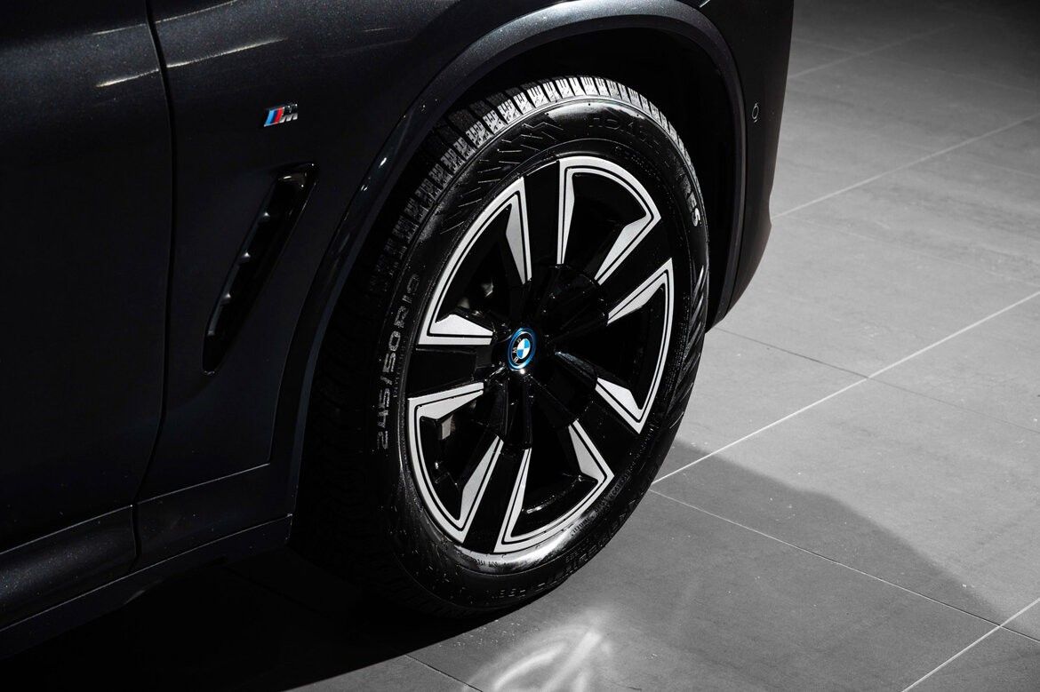 BMW iX3