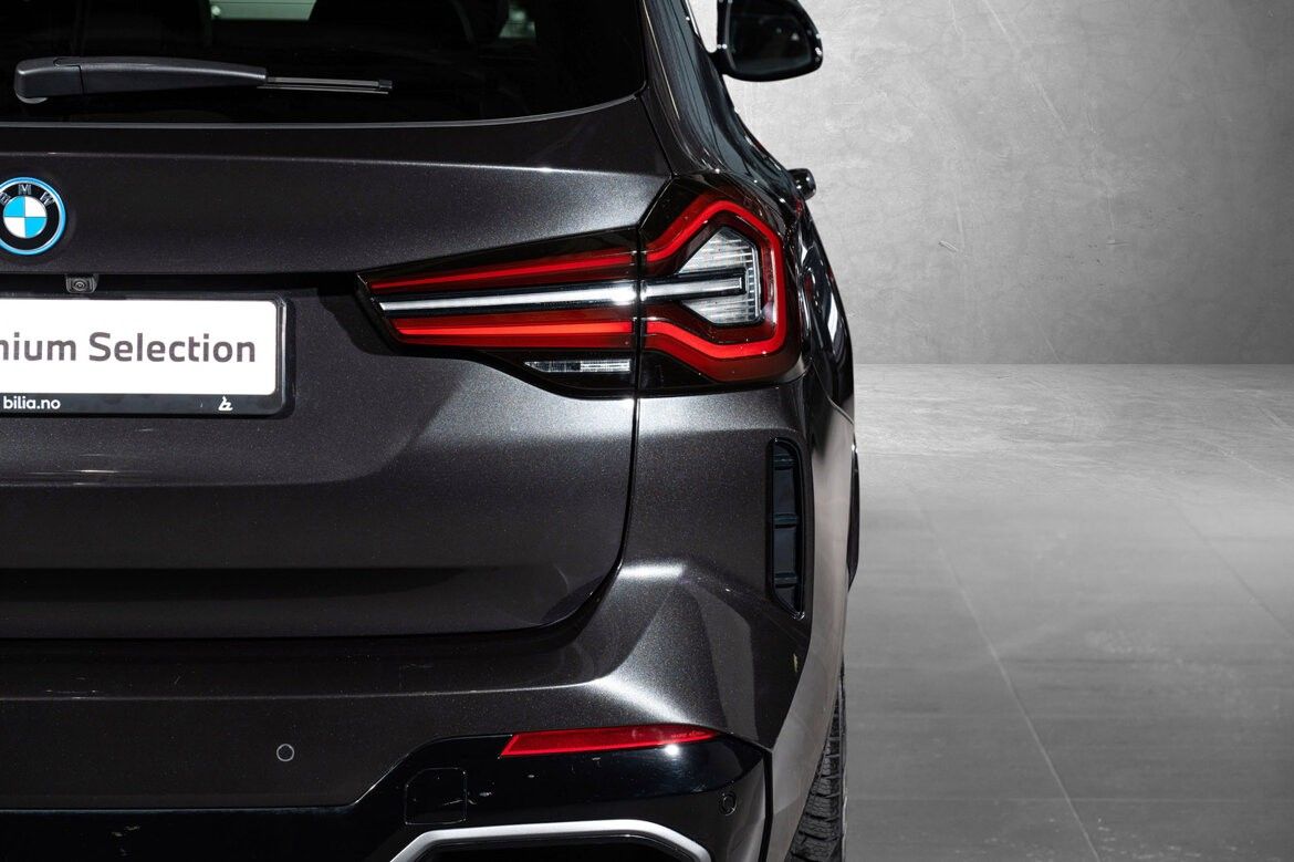 BMW iX3