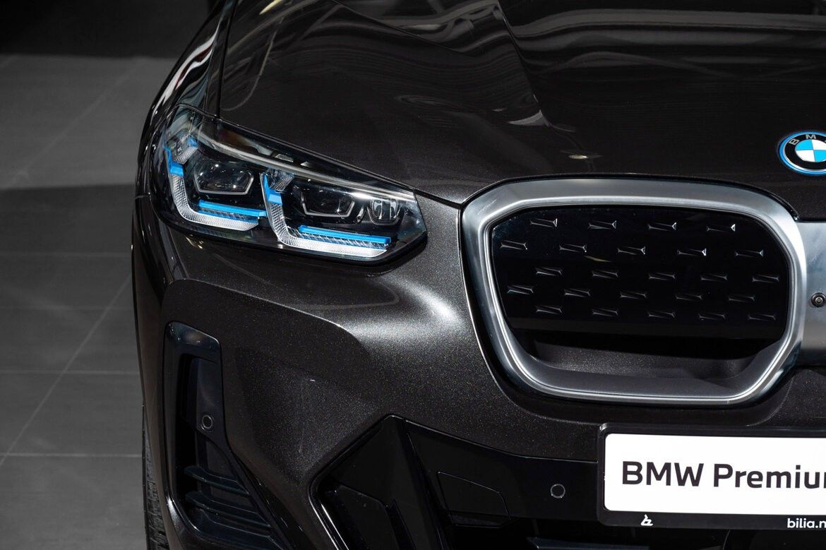 BMW iX3