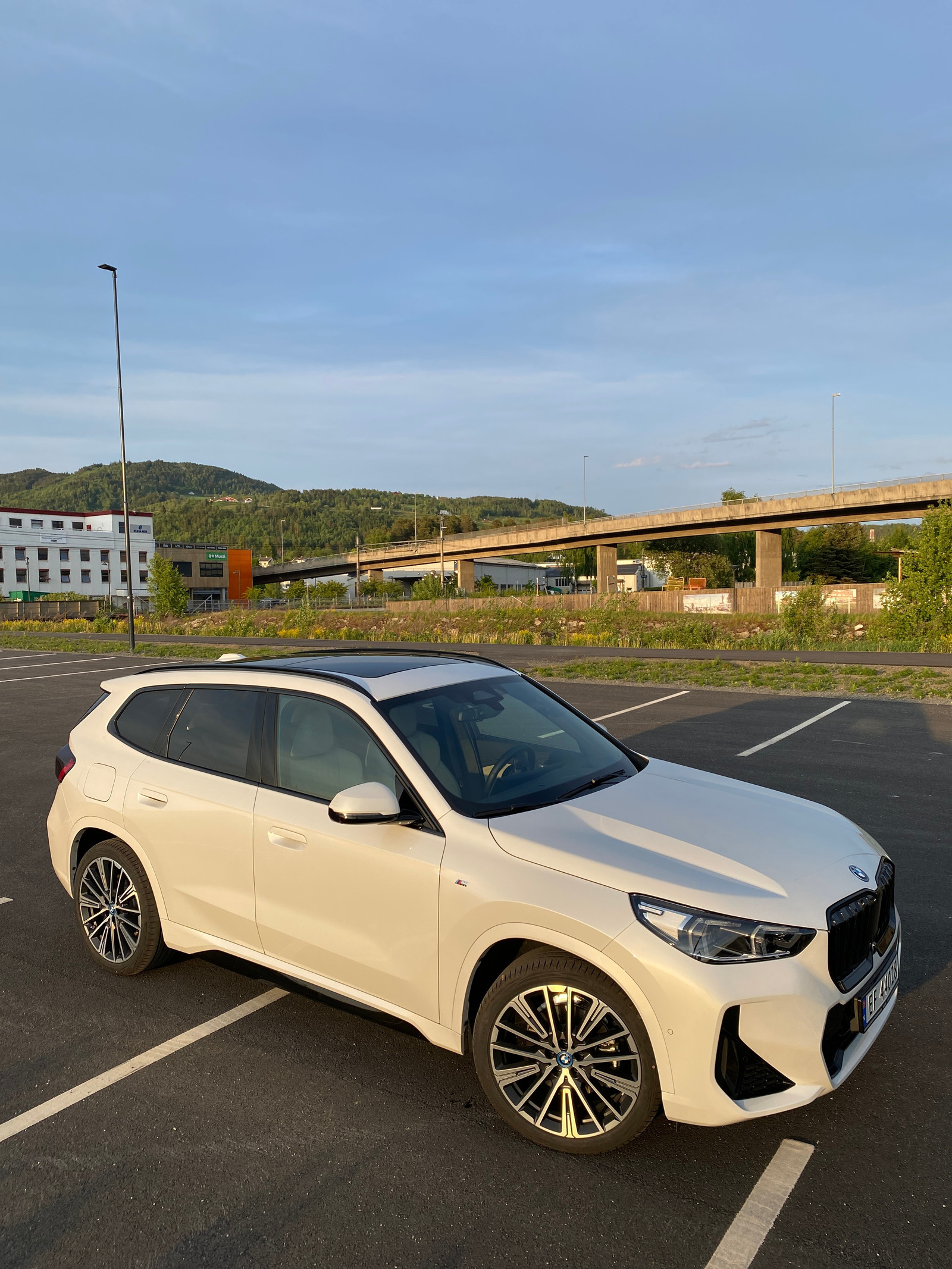 BMW iX1
