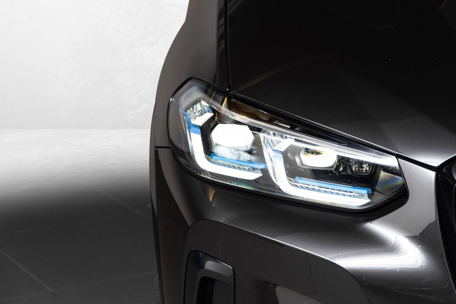 BMW iX3