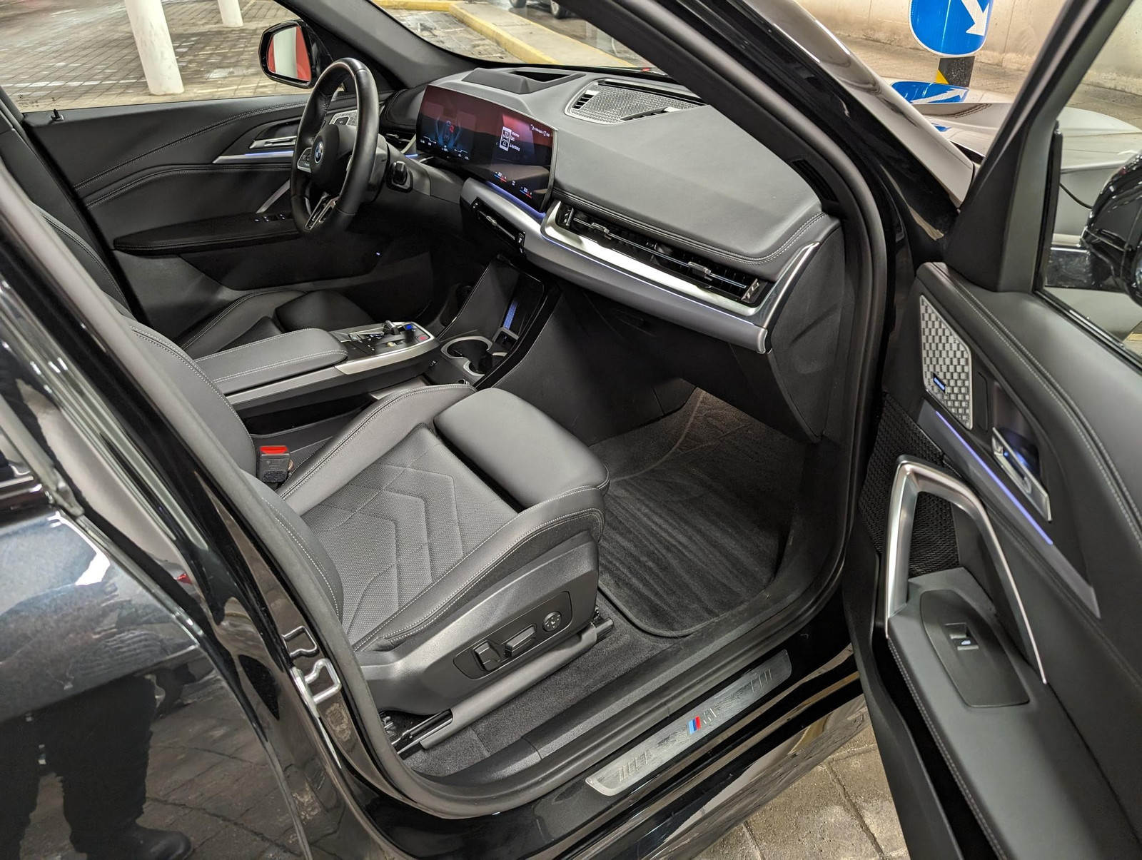 BMW iX1