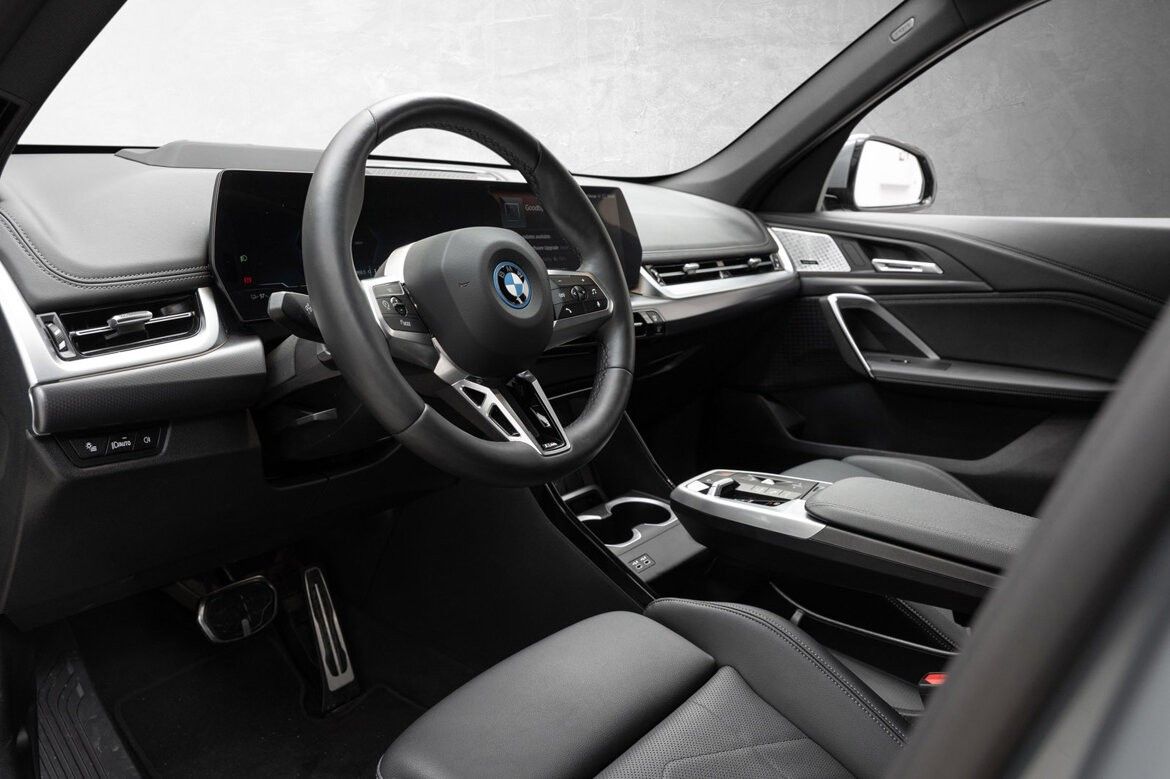 BMW iX1
