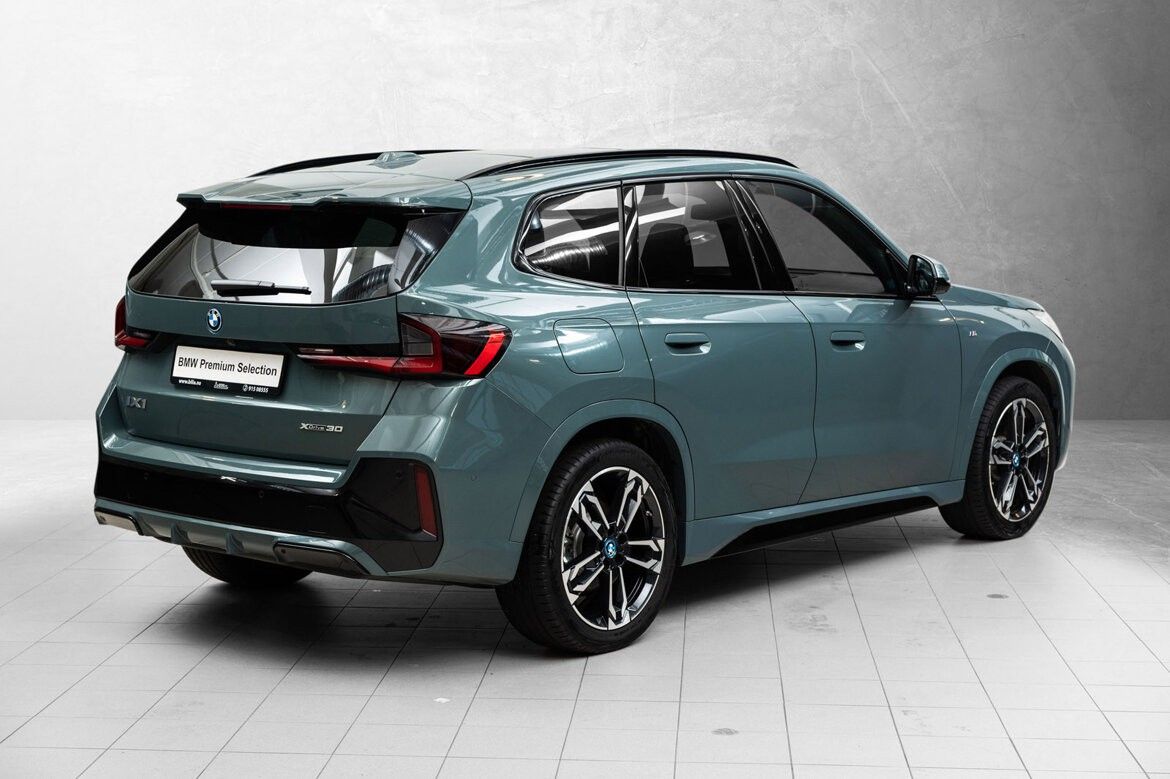 BMW iX1