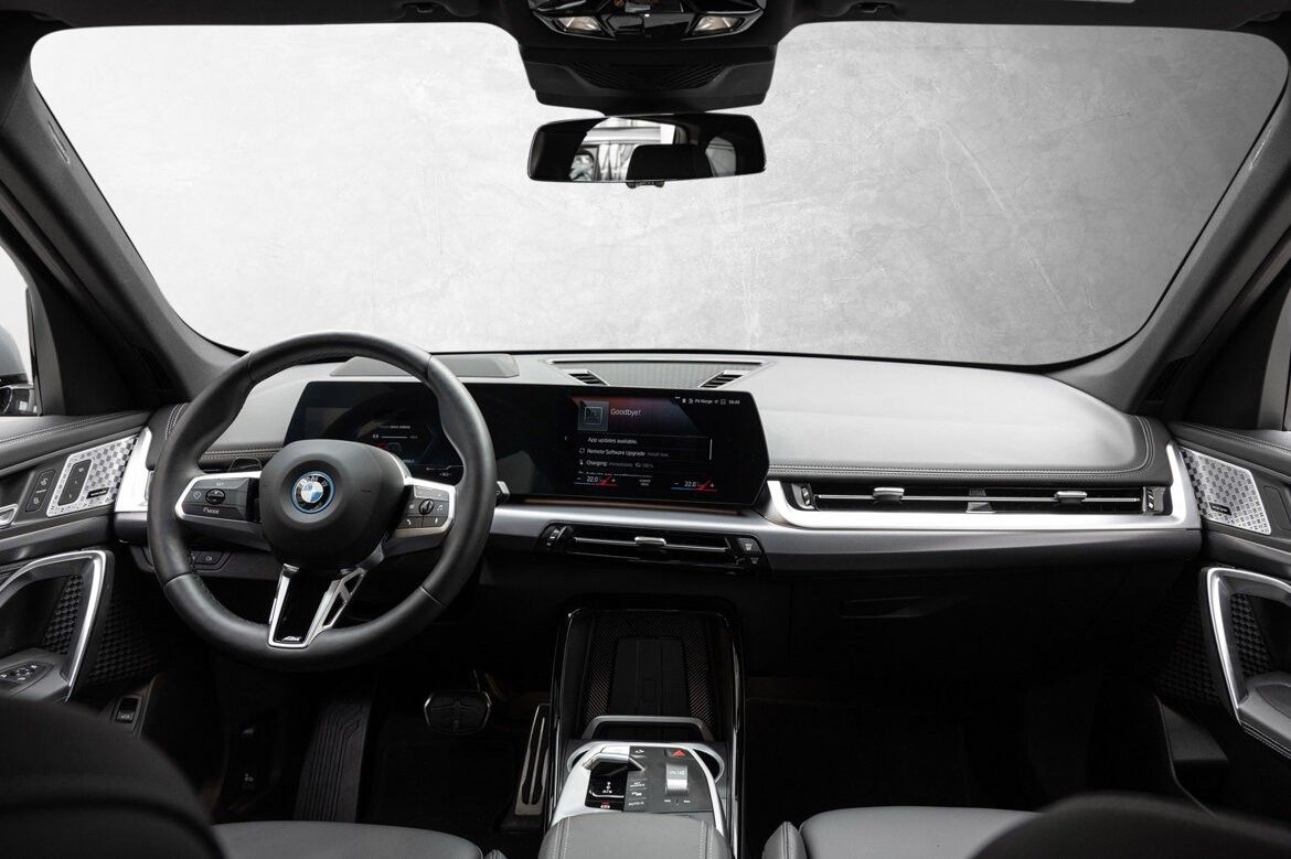 BMW iX1
