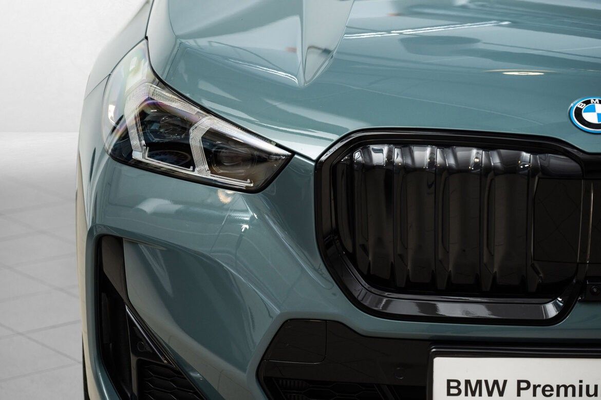 BMW iX1