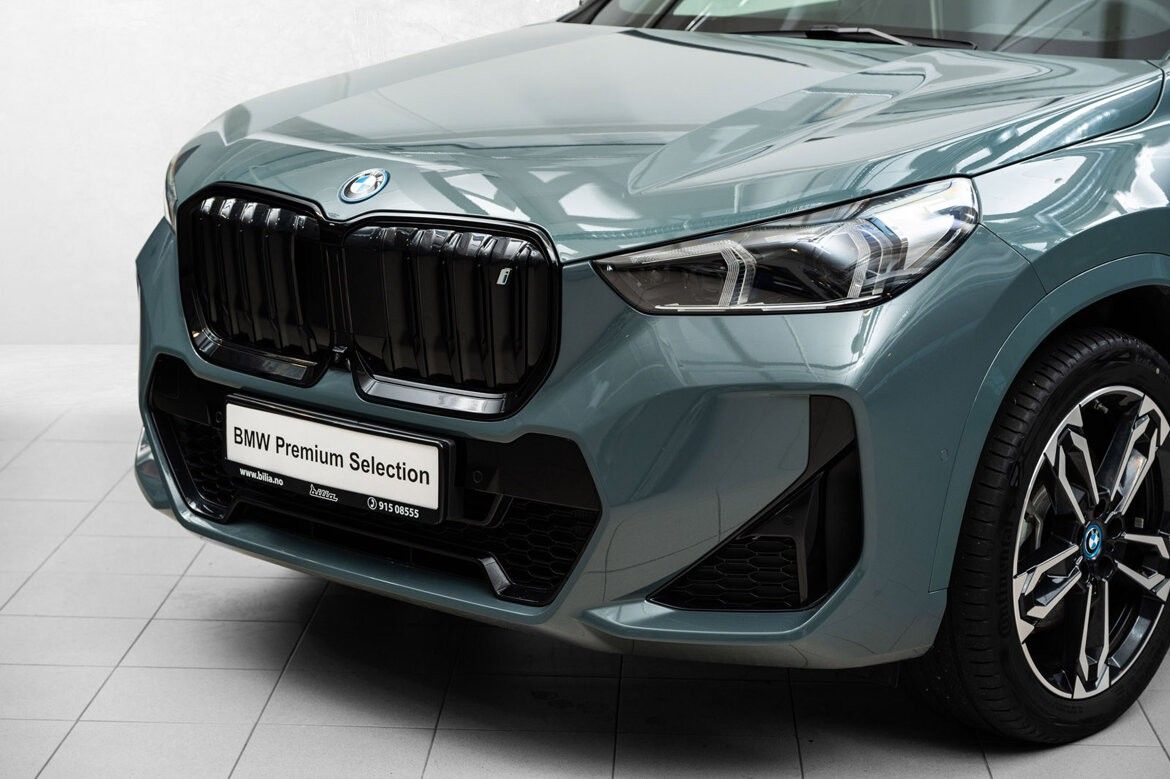 BMW iX1