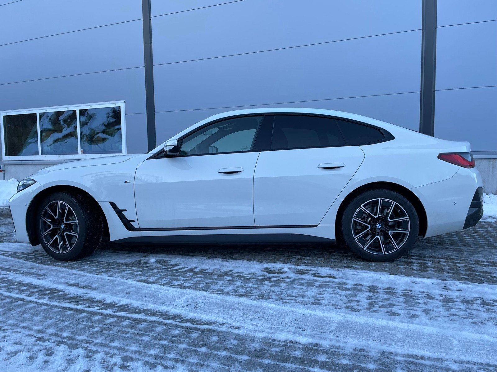 BMW i4