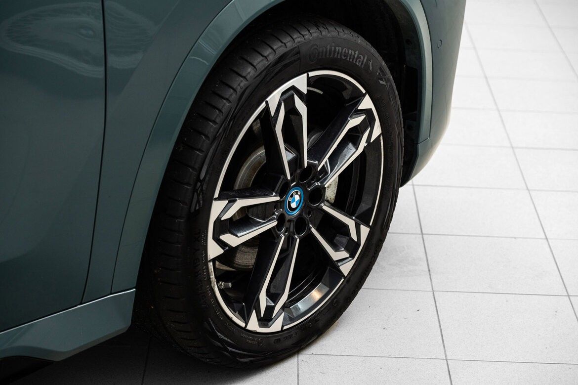 BMW iX1