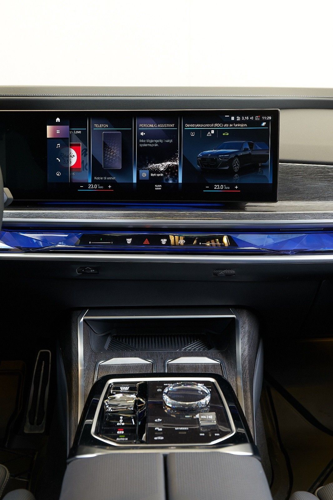 BMW i7