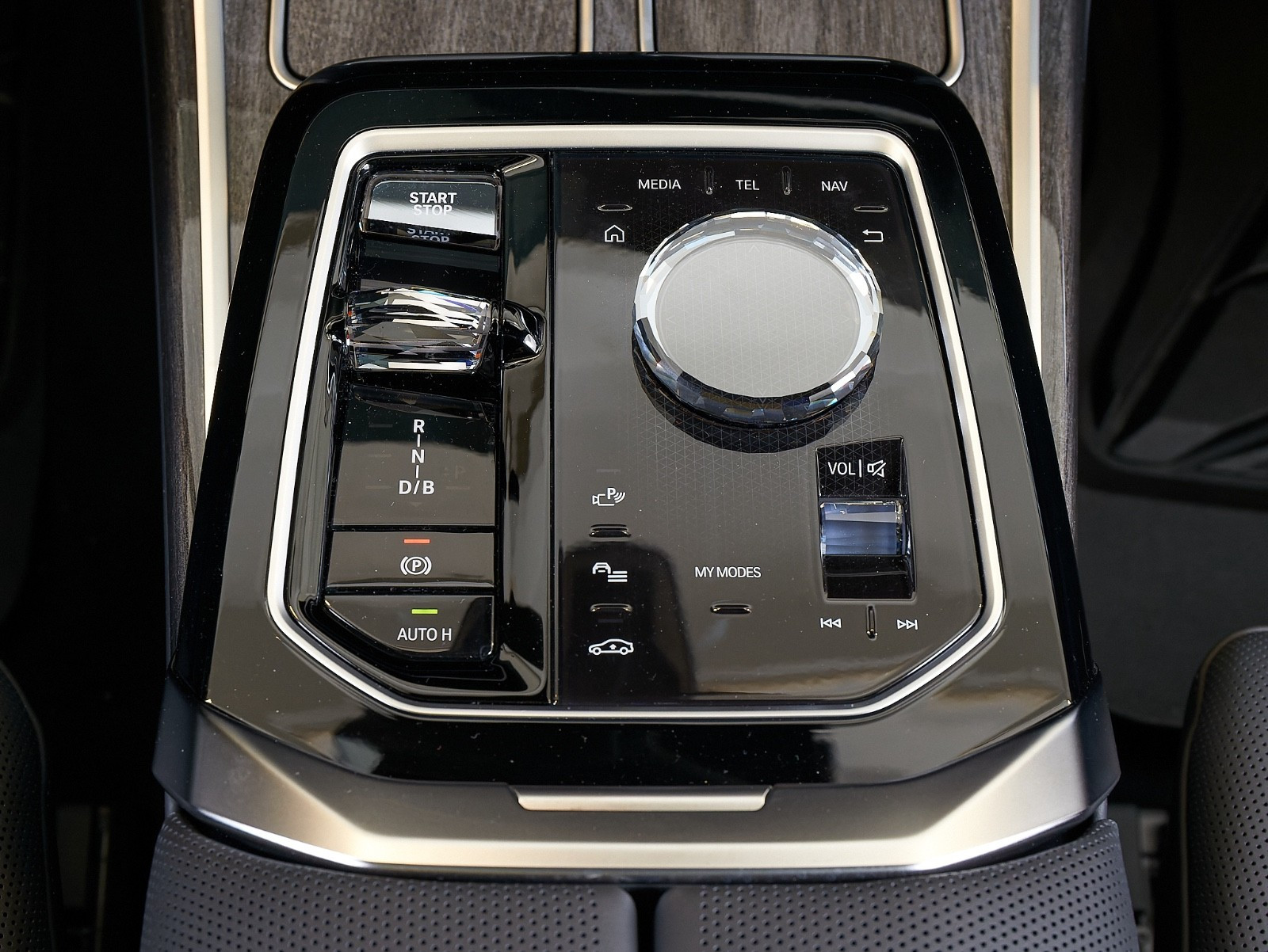 BMW i7