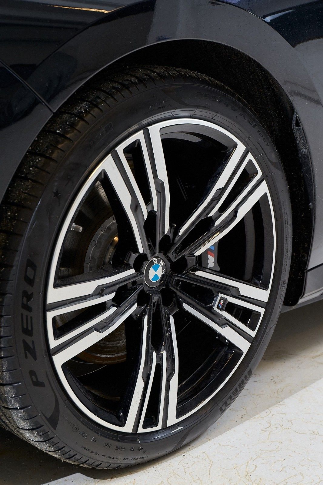 BMW i7