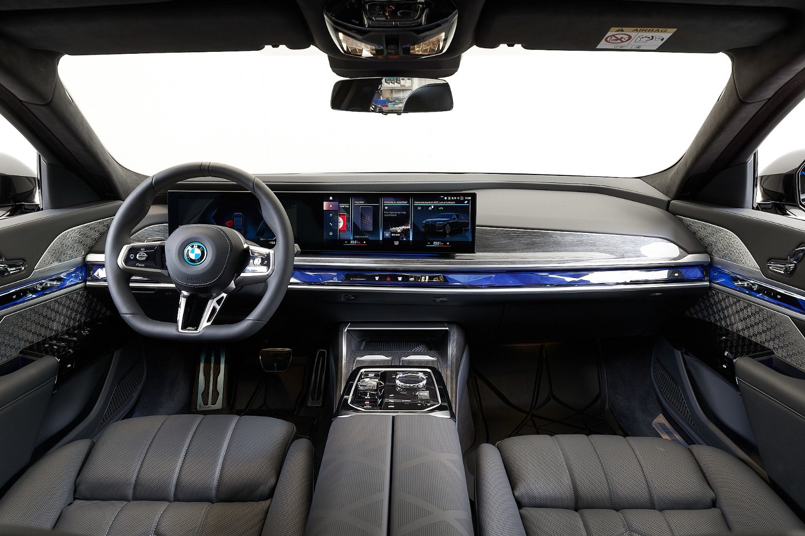 BMW i7