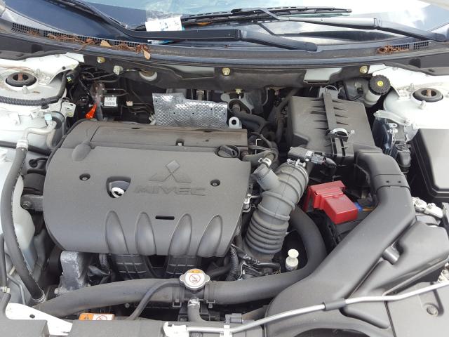 Mitsubishi Lancer ES 2015