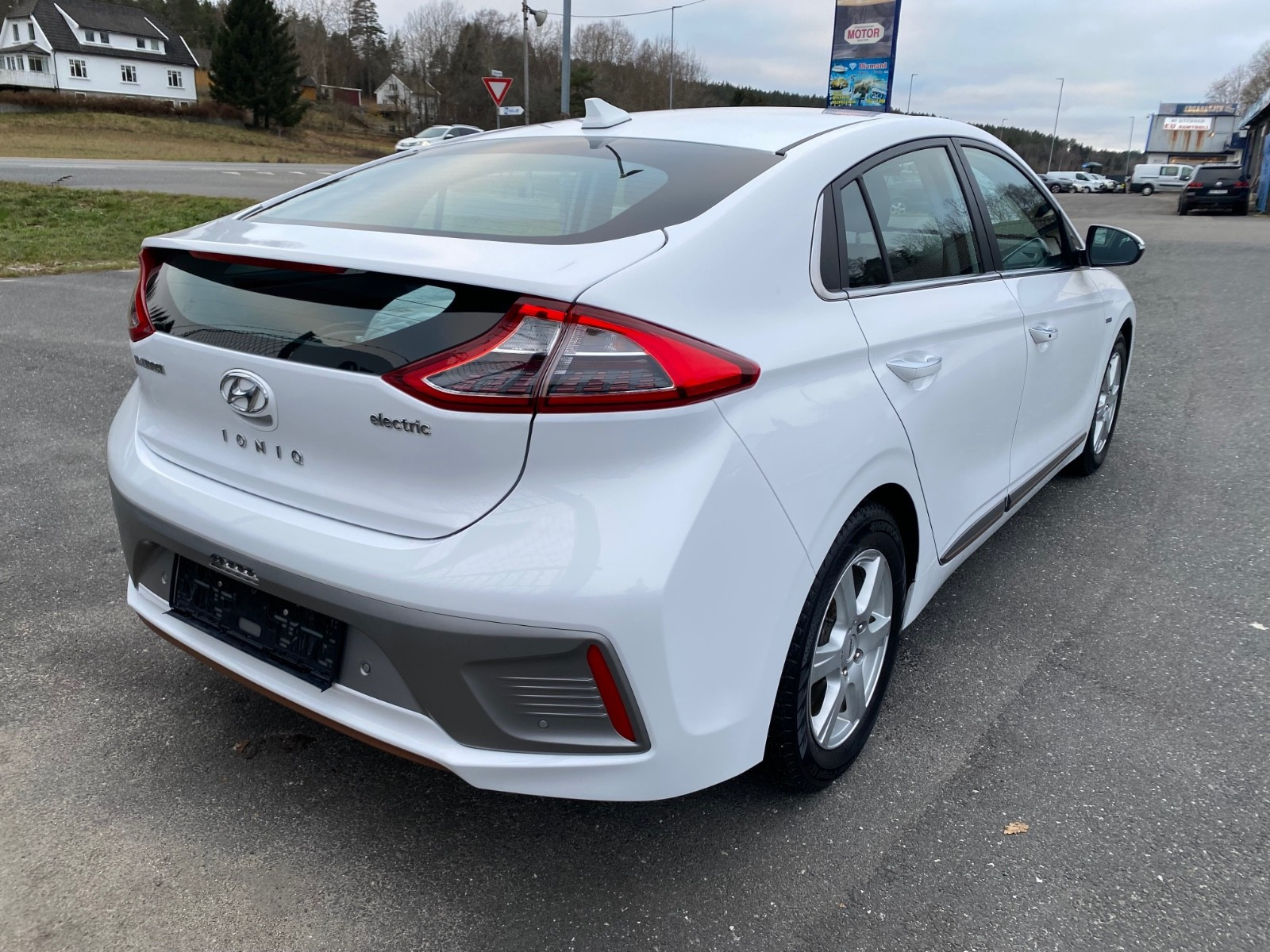 Hyundai IONIQ