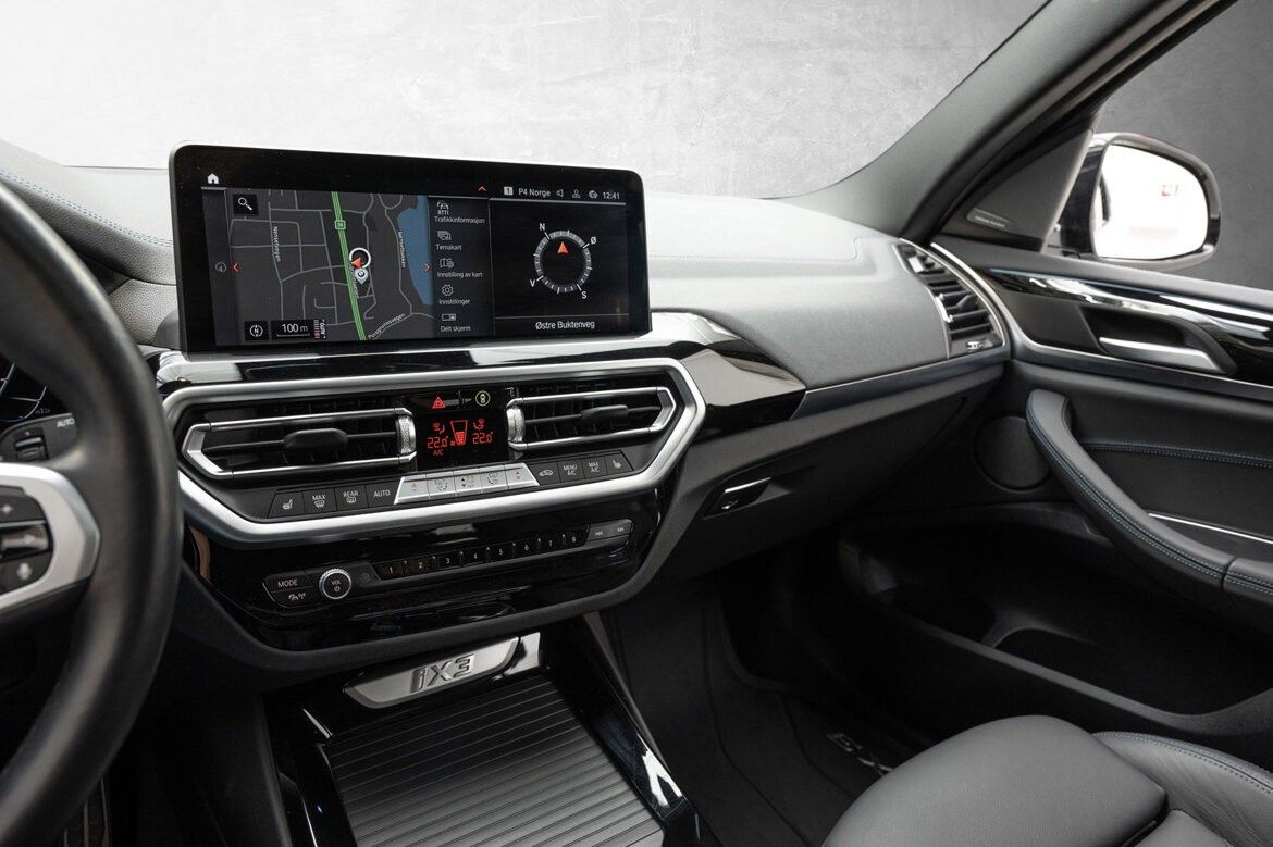 BMW iX3