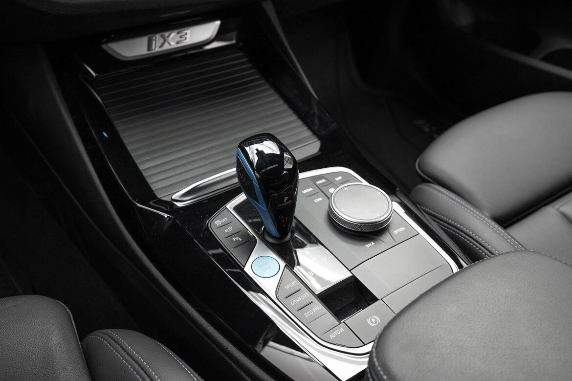 BMW iX3