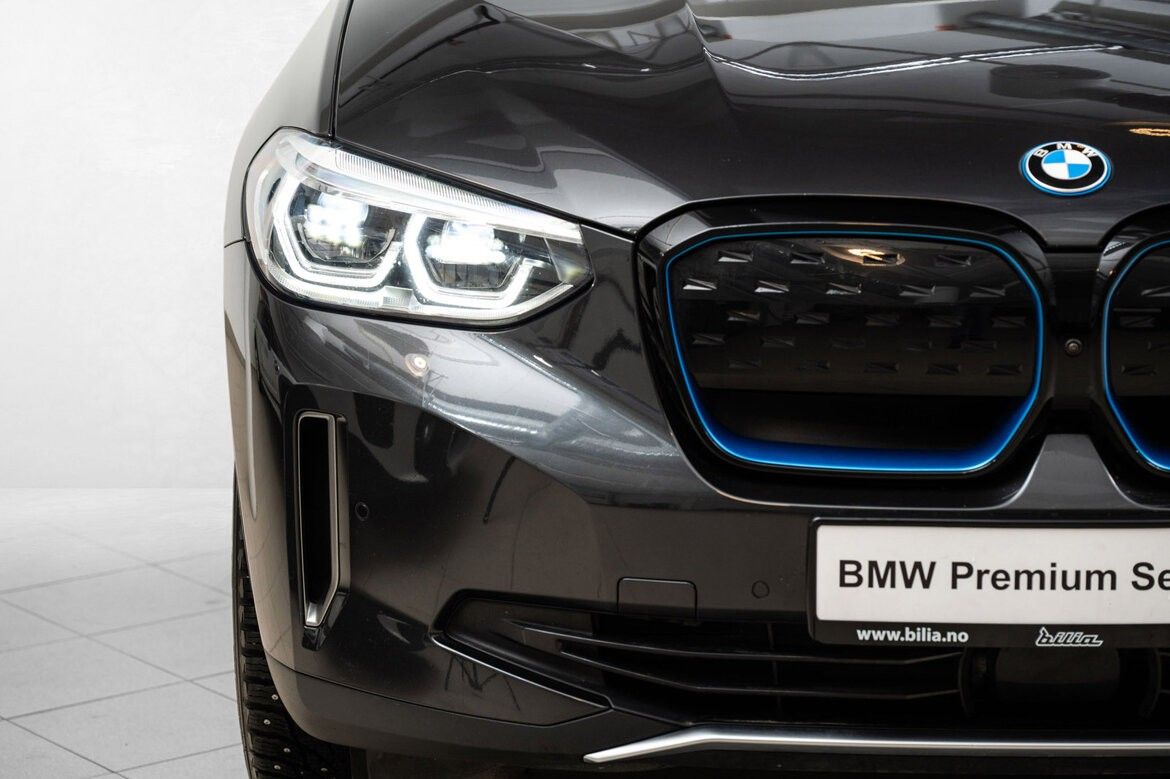 BMW iX3