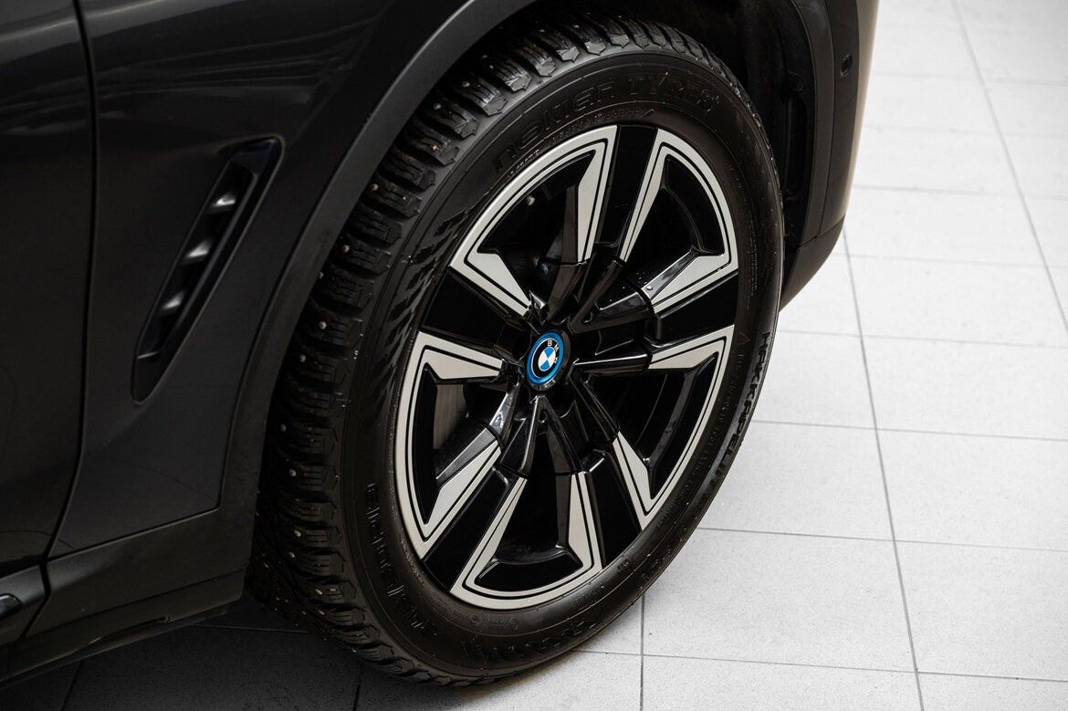 BMW iX3